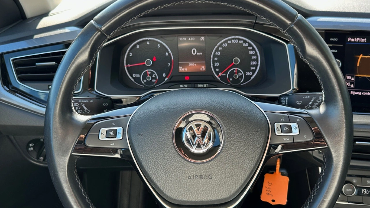 Volkswagen Polo 1.0 TSI 95pk Highline Navigatie Climatronic Stoelverwarming