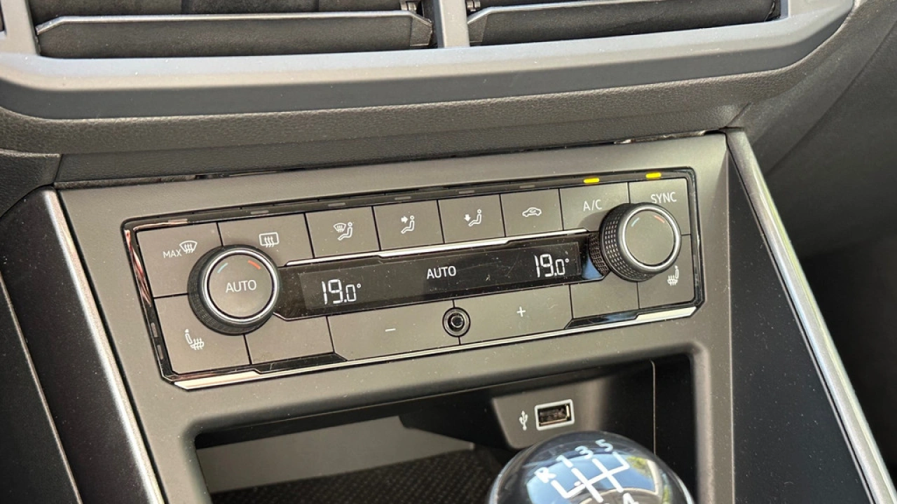 Volkswagen Polo 1.0 TSI 95pk Highline Navigatie Climatronic Stoelverwarming