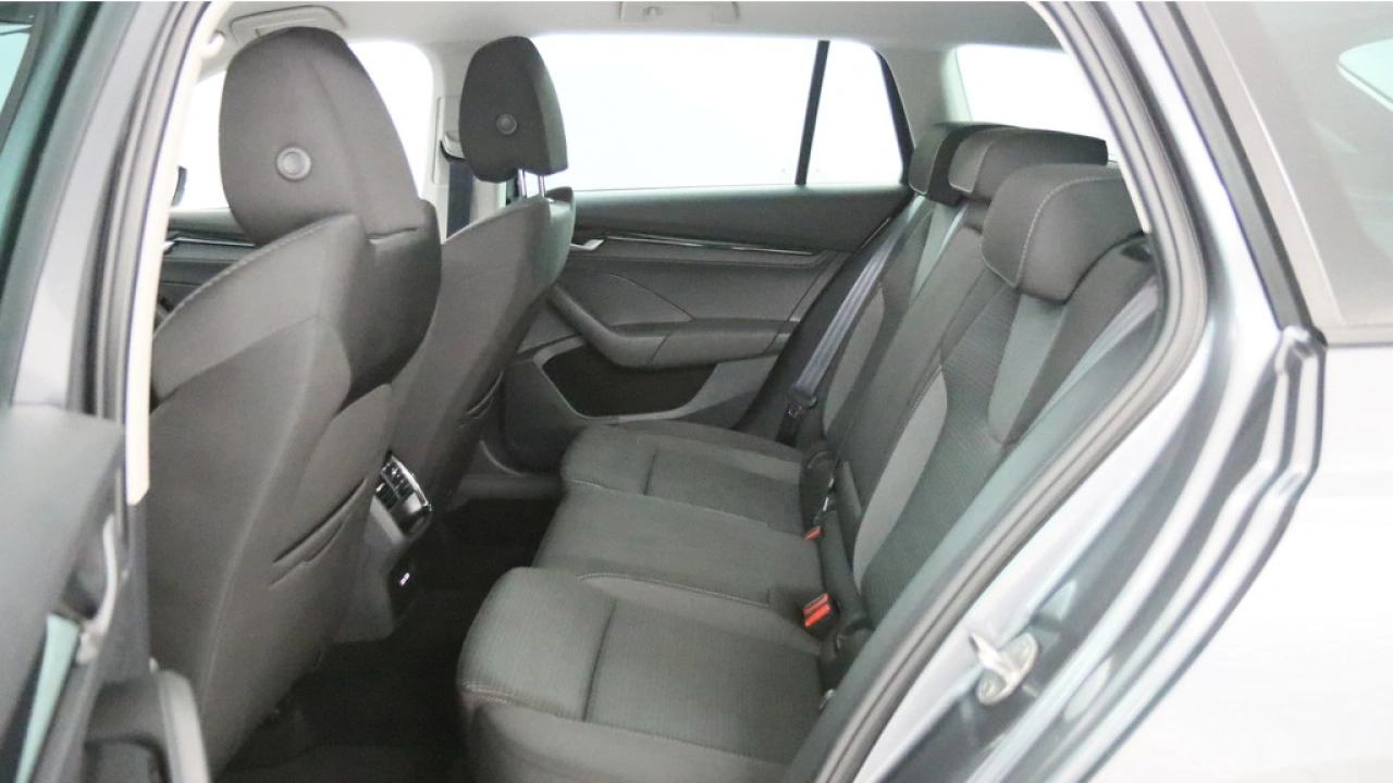 Škoda Octavia Combi 1.5 TSI 115pk MHEV Business Edition DSG