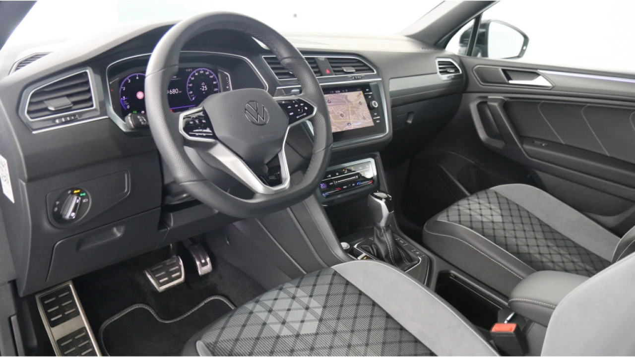 Volkswagen Tiguan Allspace 1.5 TSI R-Line Business 7p. Black Style | LED Matrix | Camera | wegkl. trekhaak