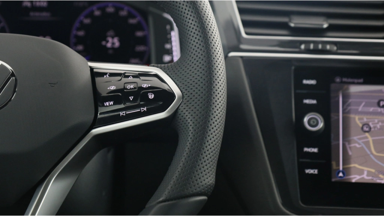 Volkswagen Tiguan Allspace 1.5 TSI R-Line Business 7p. Black Style | LED Matrix | Camera | wegkl. trekhaak