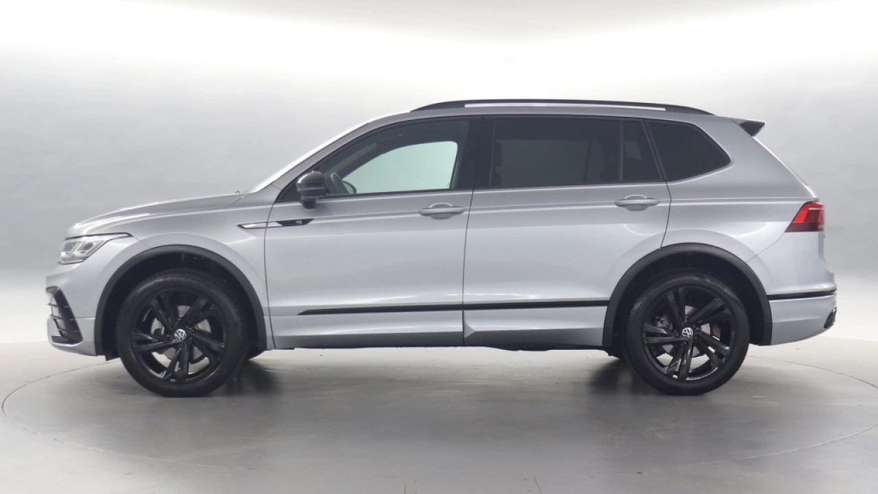 Volkswagen Tiguan Allspace 1.5 TSI R-Line Business 7p. Black Style | LED Matrix | Camera | wegkl. trekhaak