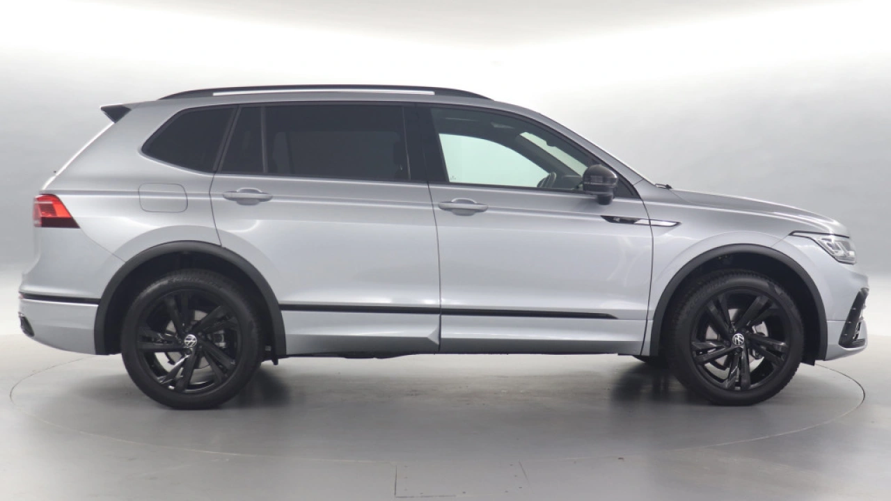 Volkswagen Tiguan Allspace 1.5 TSI R-Line Business 7p. Black Style | LED Matrix | Camera | wegkl. trekhaak