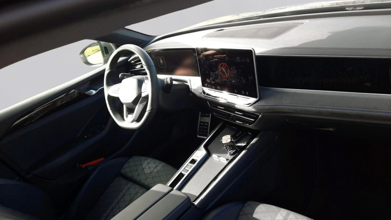 Volkswagen Passat Variant 1.5 eTSI R-Line Business | Trekhaak | Panoramadak