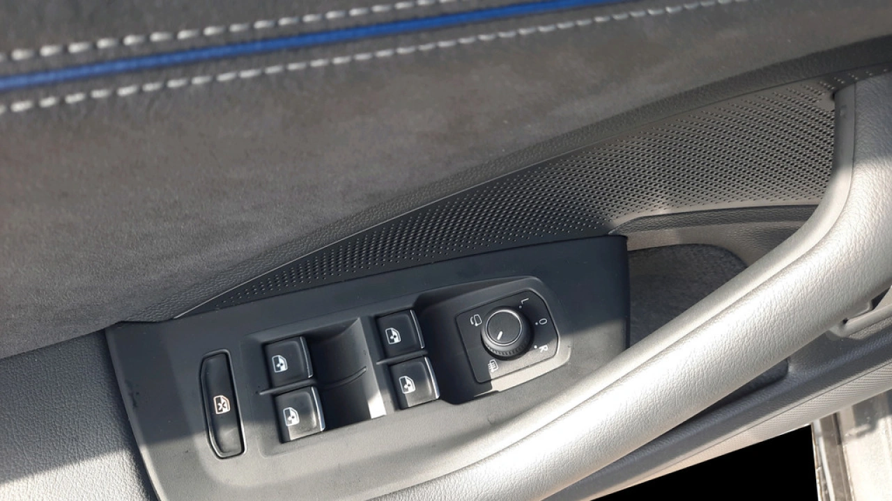 Volkswagen Passat Variant 1.5 eTSI R-Line Business | Trekhaak | Panoramadak