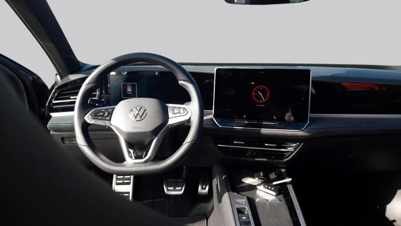 Volkswagen Passat Variant 1.5 eTSI R-Line Business | Trekhaak | Panoramadak