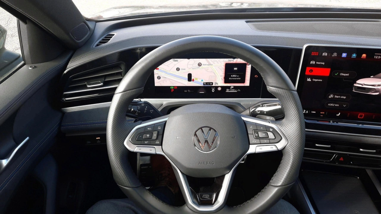 Volkswagen Passat Variant 1.5 eTSI R-Line Business | Trekhaak | Panoramadak