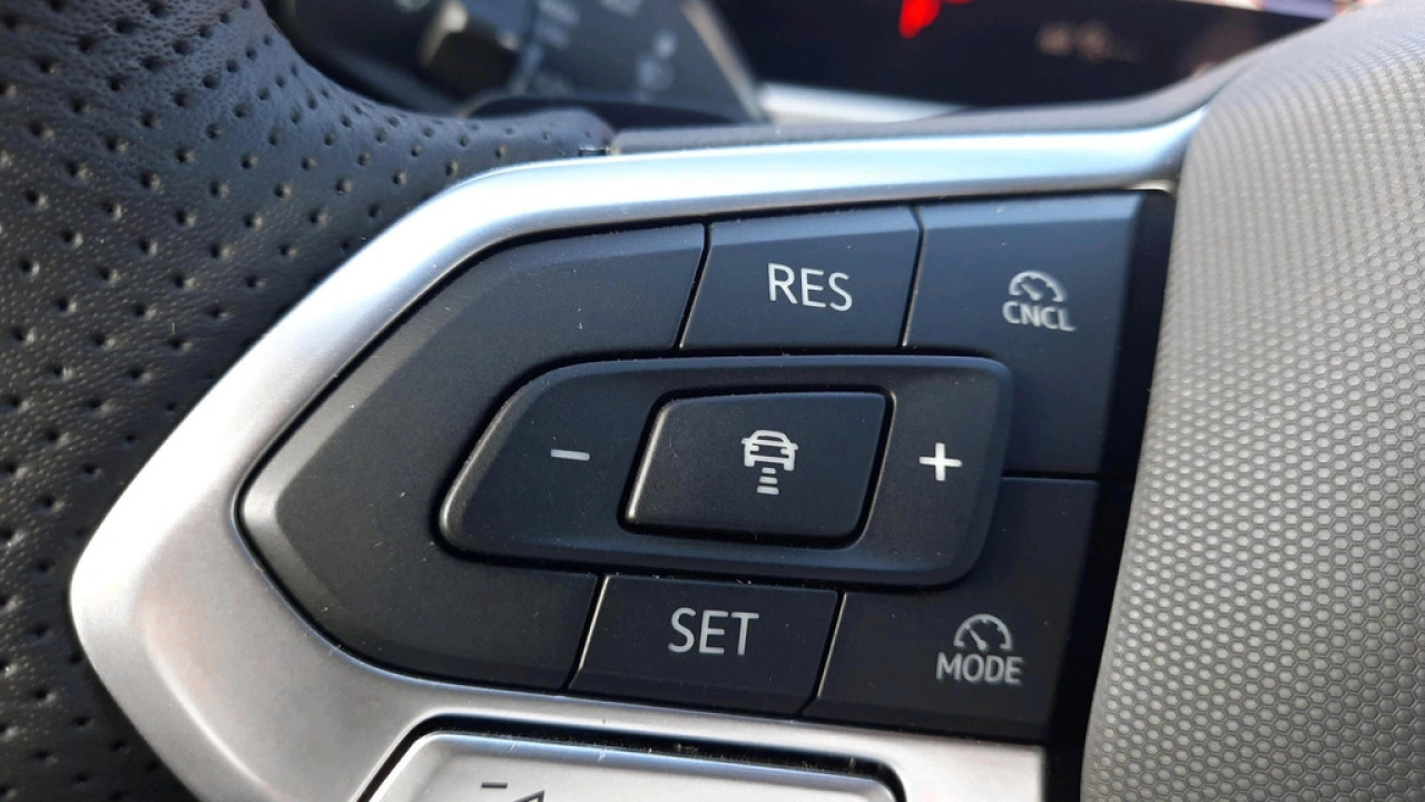 Volkswagen Passat Variant 1.5 eTSI R-Line Business | Trekhaak | Panoramadak
