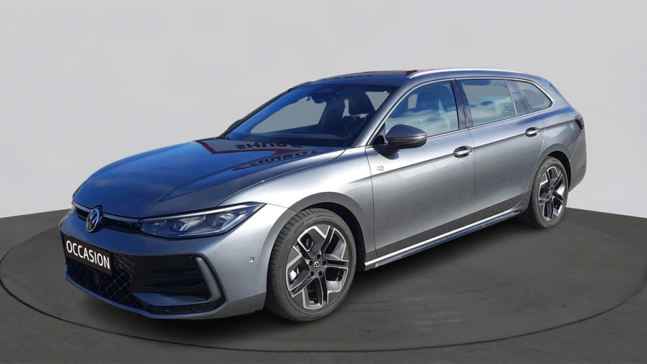 Volkswagen Passat Variant 1.5 eTSI R-Line Business | Trekhaak | Panoramadak