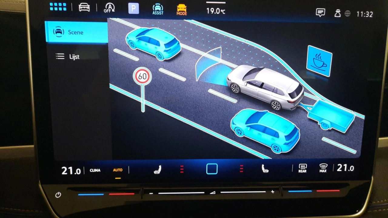 Volkswagen Passat Variant 1.5 eTSI R-Line Business | Trekhaak | Panoramadak