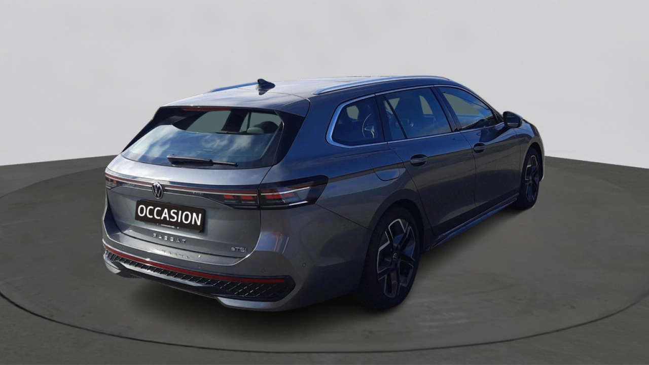 Volkswagen Passat Variant 1.5 eTSI R-Line Business | Trekhaak | Panoramadak