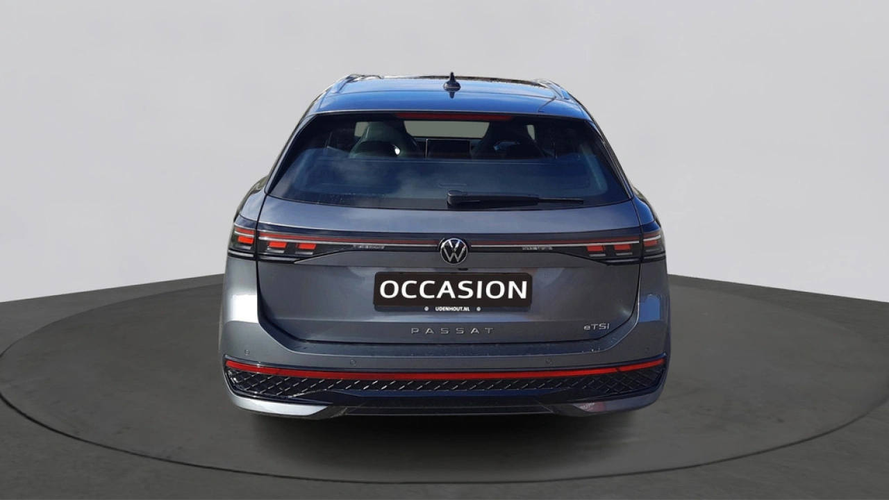Volkswagen Passat Variant 1.5 eTSI R-Line Business | Trekhaak | Panoramadak