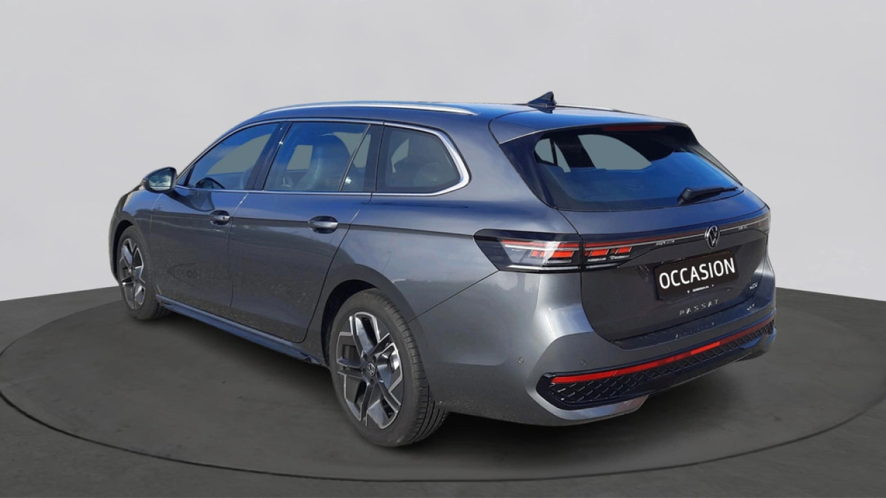 Volkswagen Passat Variant 1.5 eTSI R-Line Business | Trekhaak | Panoramadak
