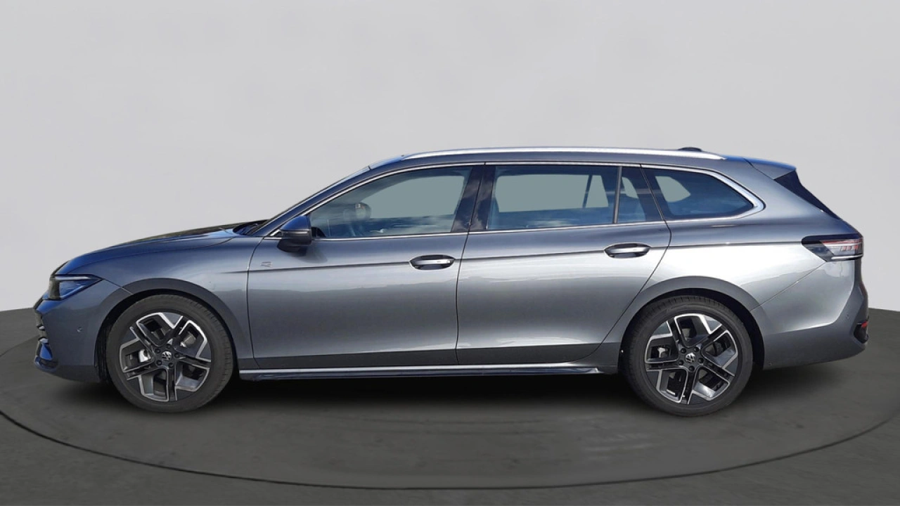Volkswagen Passat Variant 1.5 eTSI R-Line Business | Trekhaak | Panoramadak