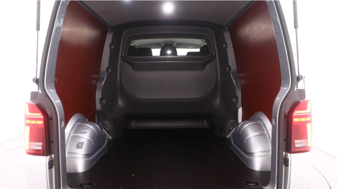 VW Bedrijfswagens Transporter Dubbel Cabine L2H1 2.0 TDI 150pk DSG 3.2T Bulli