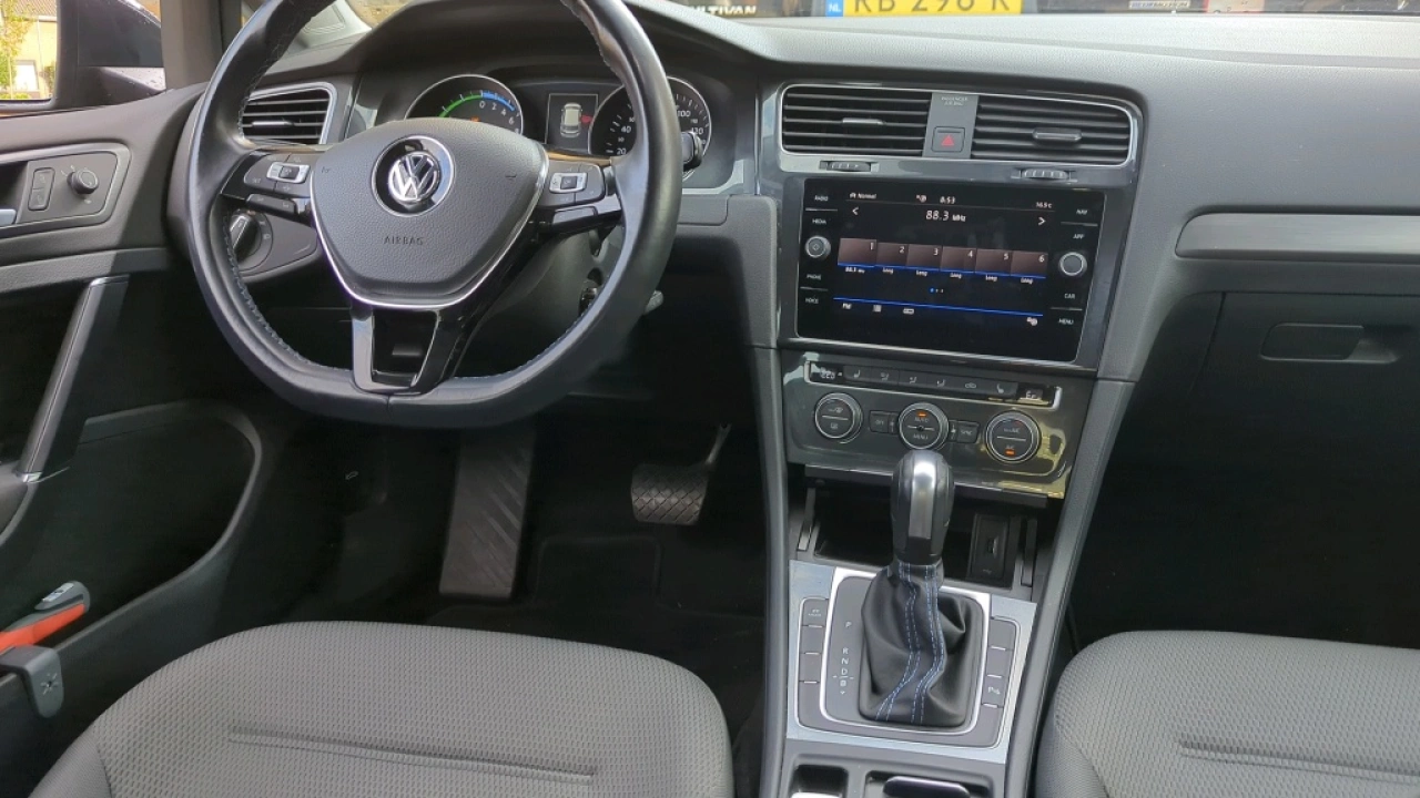 Volkswagen e-Golf E-DITION 36kW 136pk Navigatie Carplay