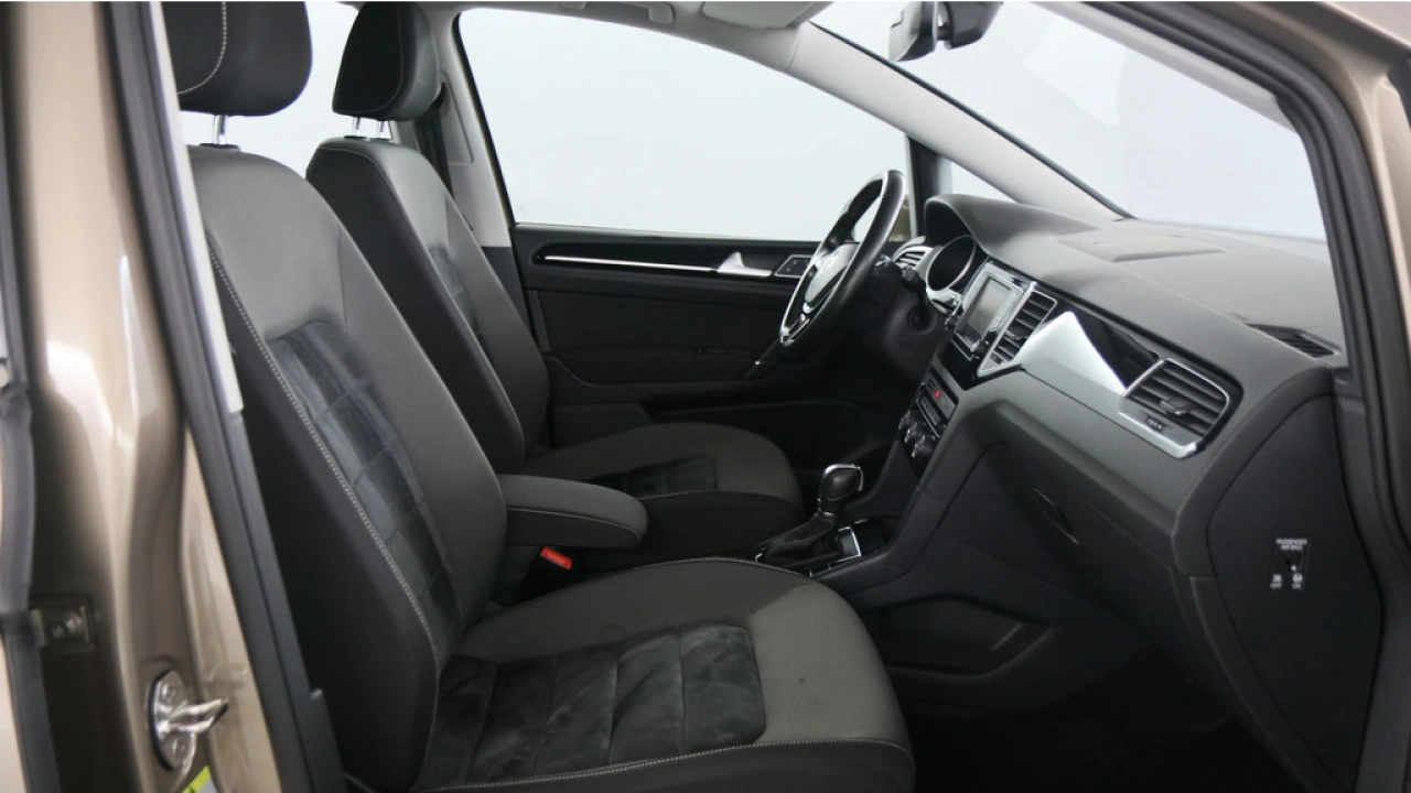 Volkswagen Golf Sportsvan 1.2 TSI 110pk Highline DSG