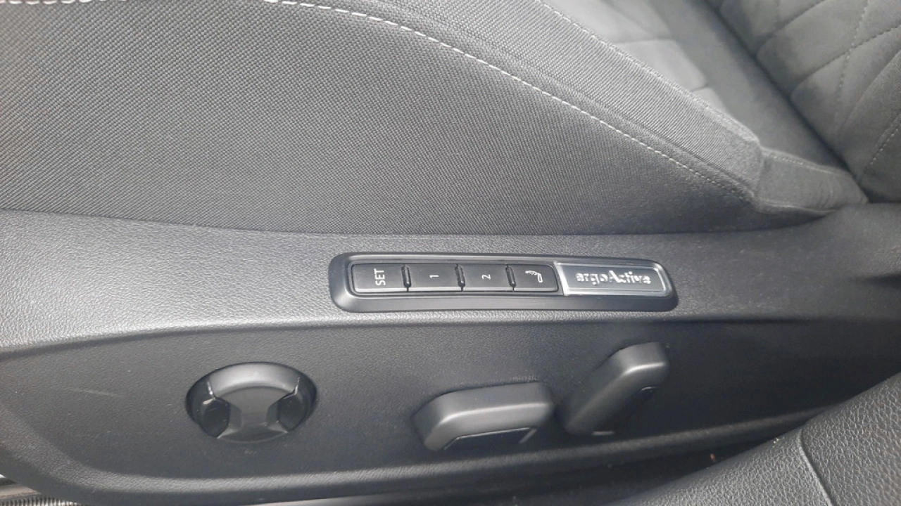 Volkswagen Golf 1.0 TSI Life Business | Camera | Ergo stoelen | Navigatie | App Connect