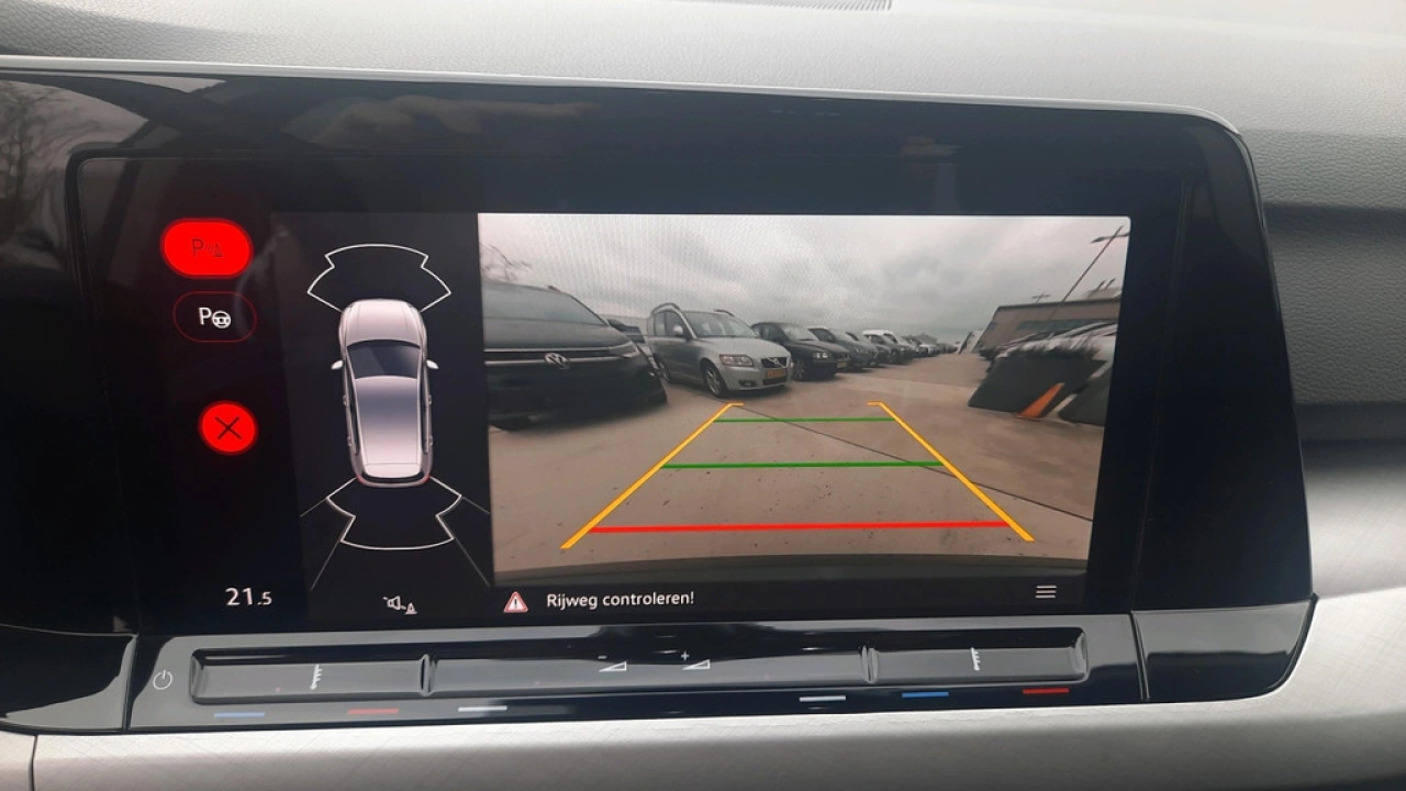 Volkswagen Golf 1.0 TSI Life Business | Camera | Ergo stoelen | Navigatie | App Connect
