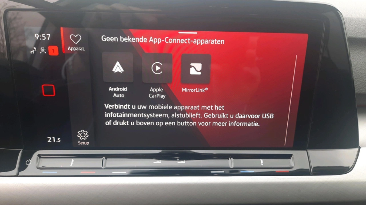 Volkswagen Golf 1.0 TSI Life Business | Camera | Ergo stoelen | Navigatie | App Connect
