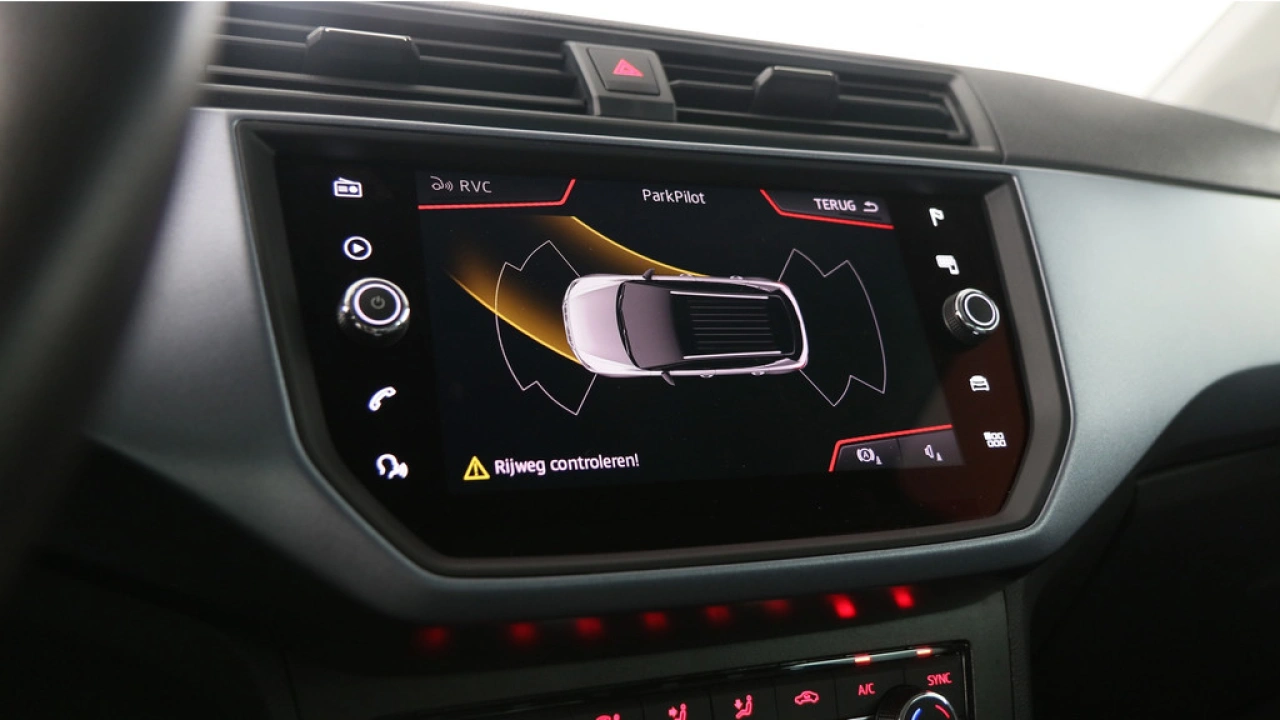 SEAT Arona 1.0 TSI 95pk Style Business Intense