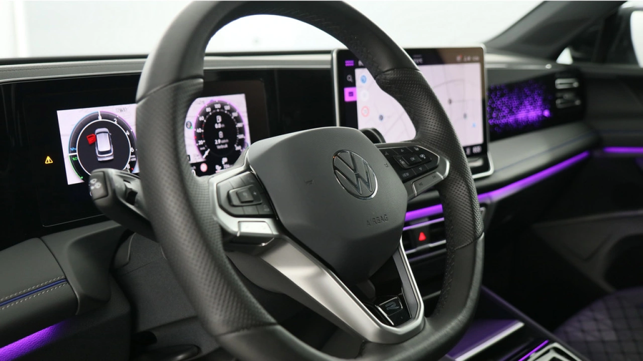 Volkswagen Tiguan 1.5 eHybrid 272pk R-Line Edition PHEV DSG / Panoramadak / 350 Camera / Trekhaak