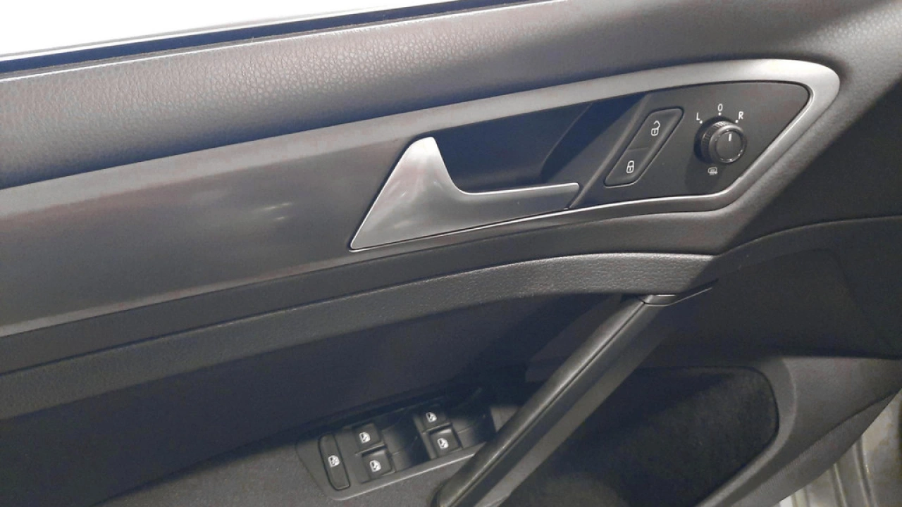 Volkswagen GOLF Variant 1.0 TSI 115pk | Executive | Navigatie | Alarm | Cruise Control |