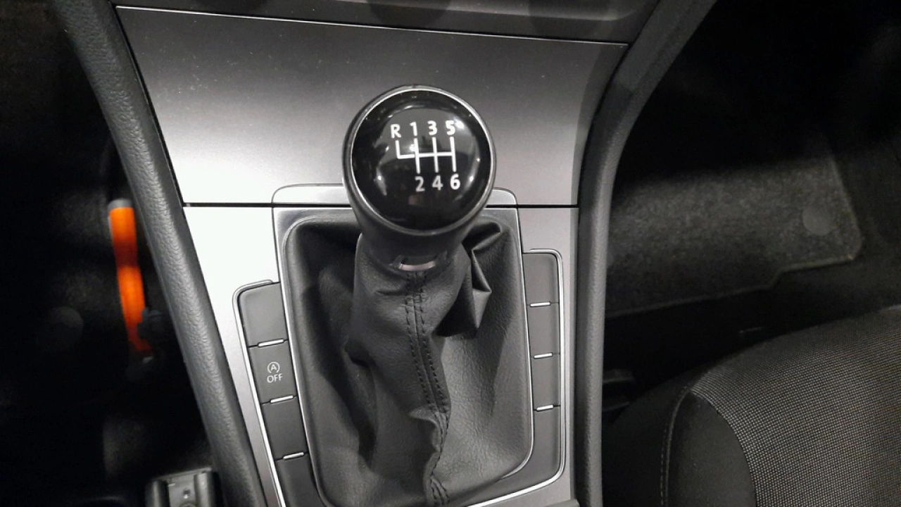 Volkswagen GOLF Variant 1.0 TSI 115pk | Executive | Navigatie | Alarm | Cruise Control |