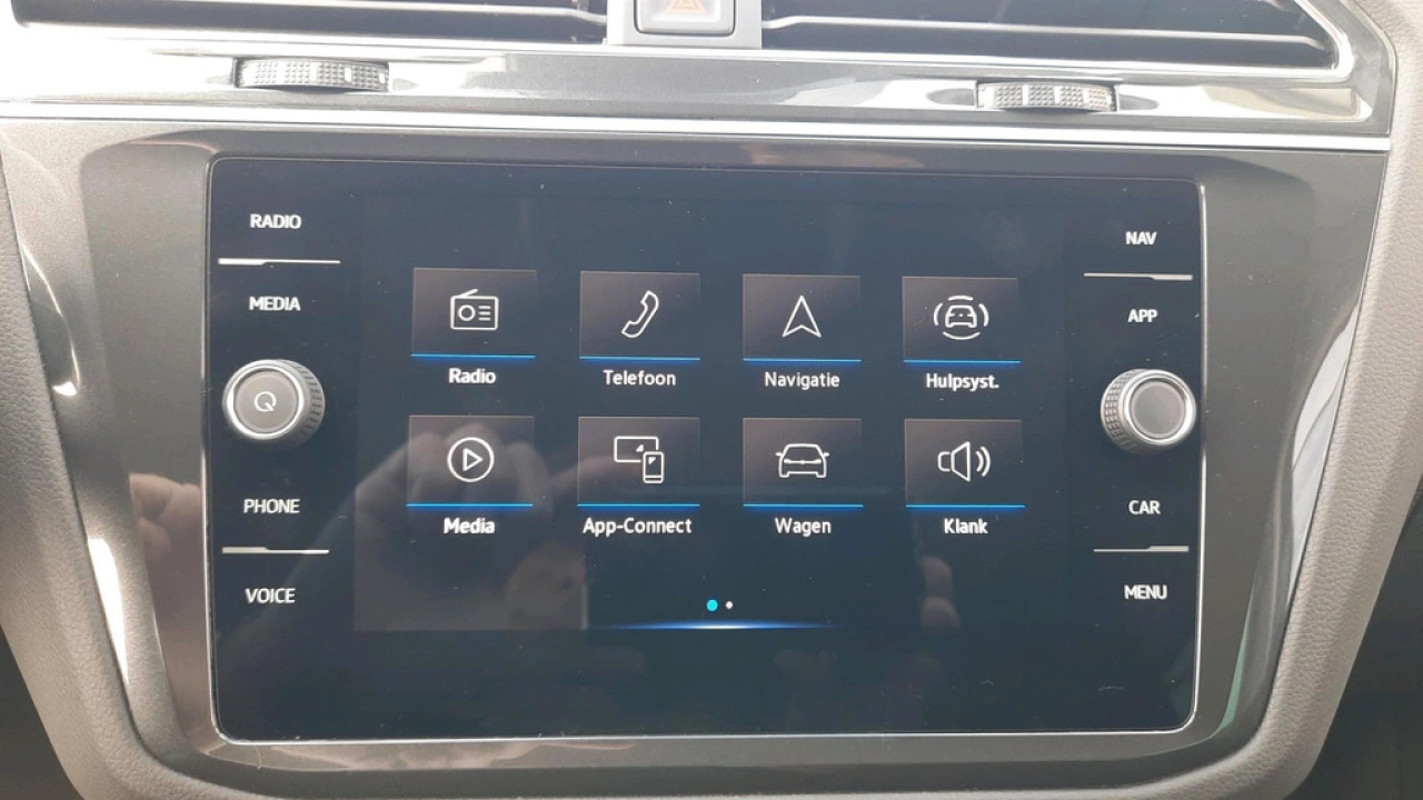 Volkswagen Tiguan 1.5 TSI Automaat Life Business | Trekhaak | Navigatie |