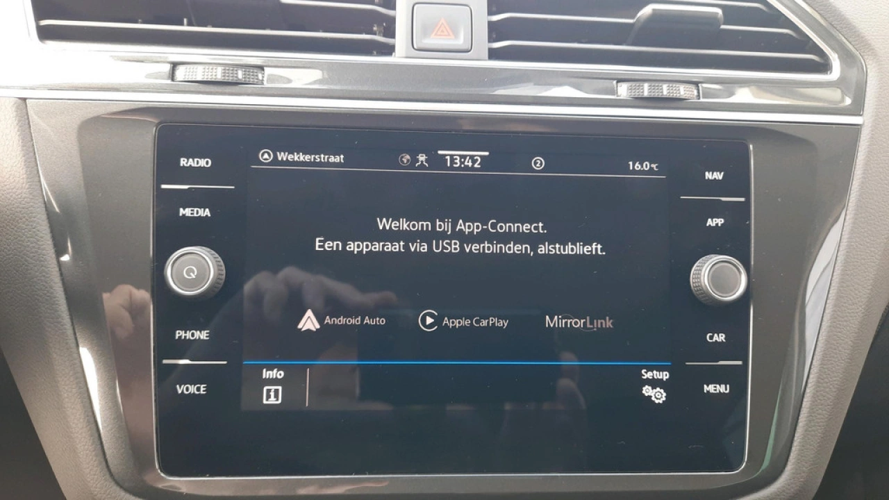 Volkswagen Tiguan 1.5 TSI Automaat Life Business | Trekhaak | Navigatie |