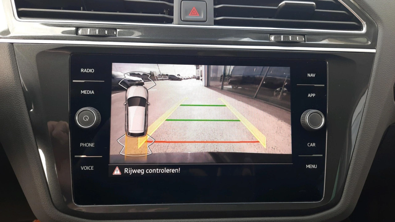Volkswagen Tiguan 1.5 TSI Automaat Life Business | Trekhaak | Navigatie |