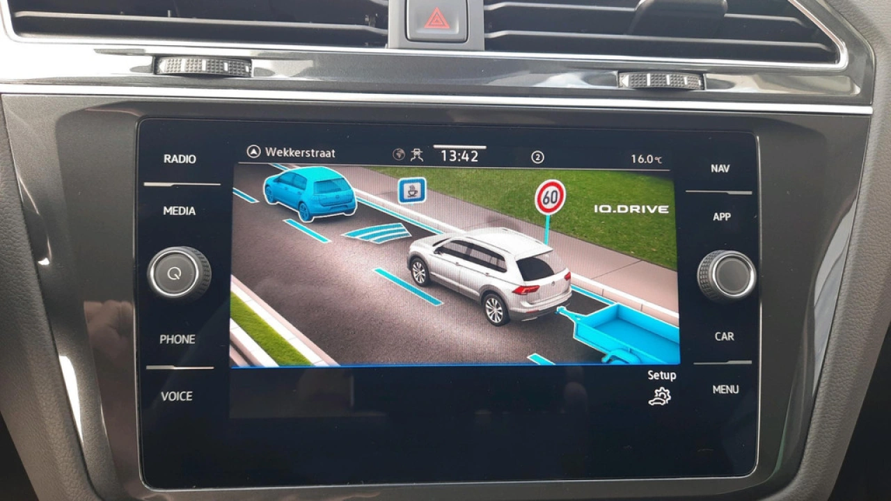 Volkswagen Tiguan 1.5 TSI Automaat Life Business | Trekhaak | Navigatie |