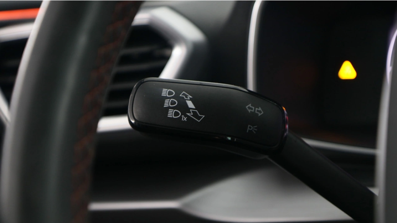 SEAT Leon Sportstourer 1.5 eTSI FR Business Intense