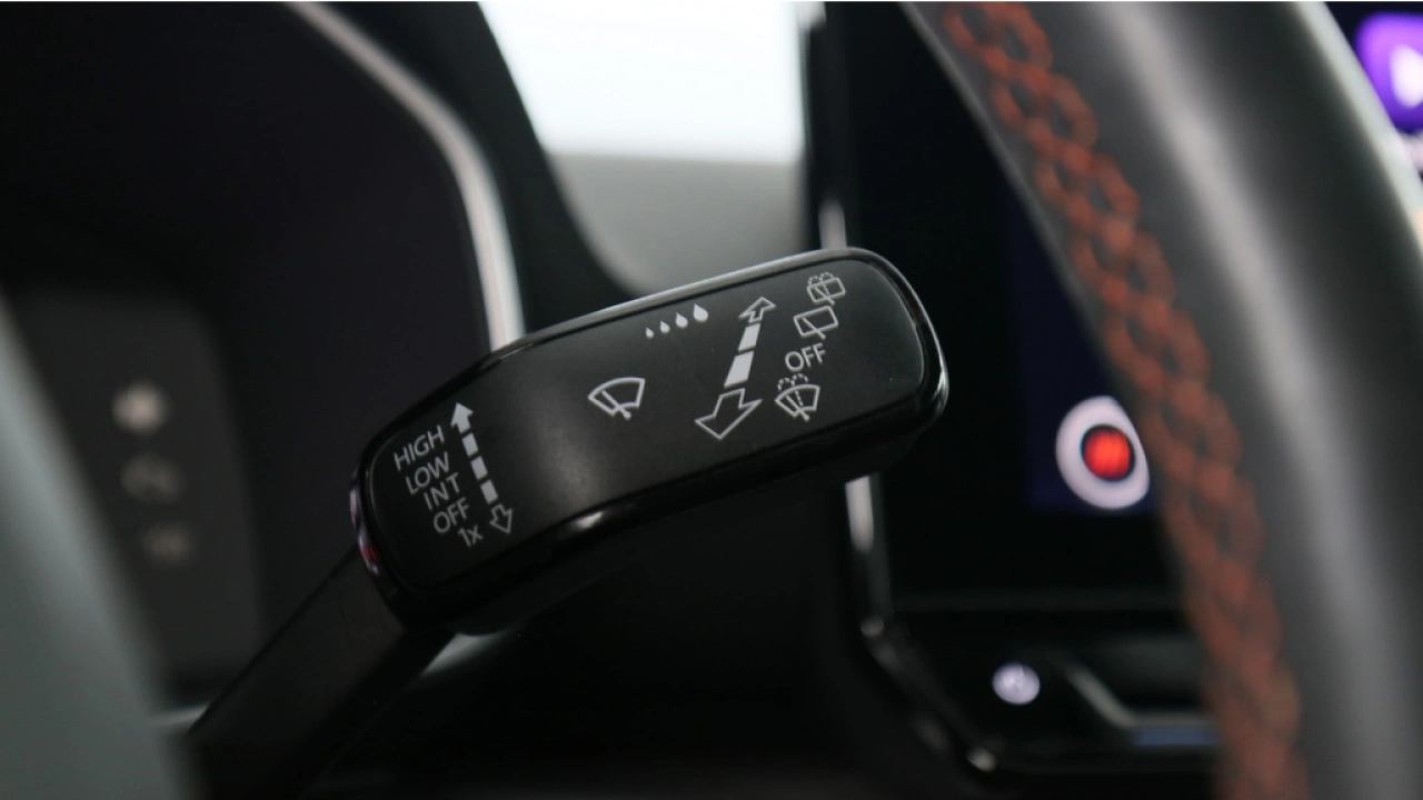 SEAT Leon Sportstourer 1.5 eTSI FR Business Intense