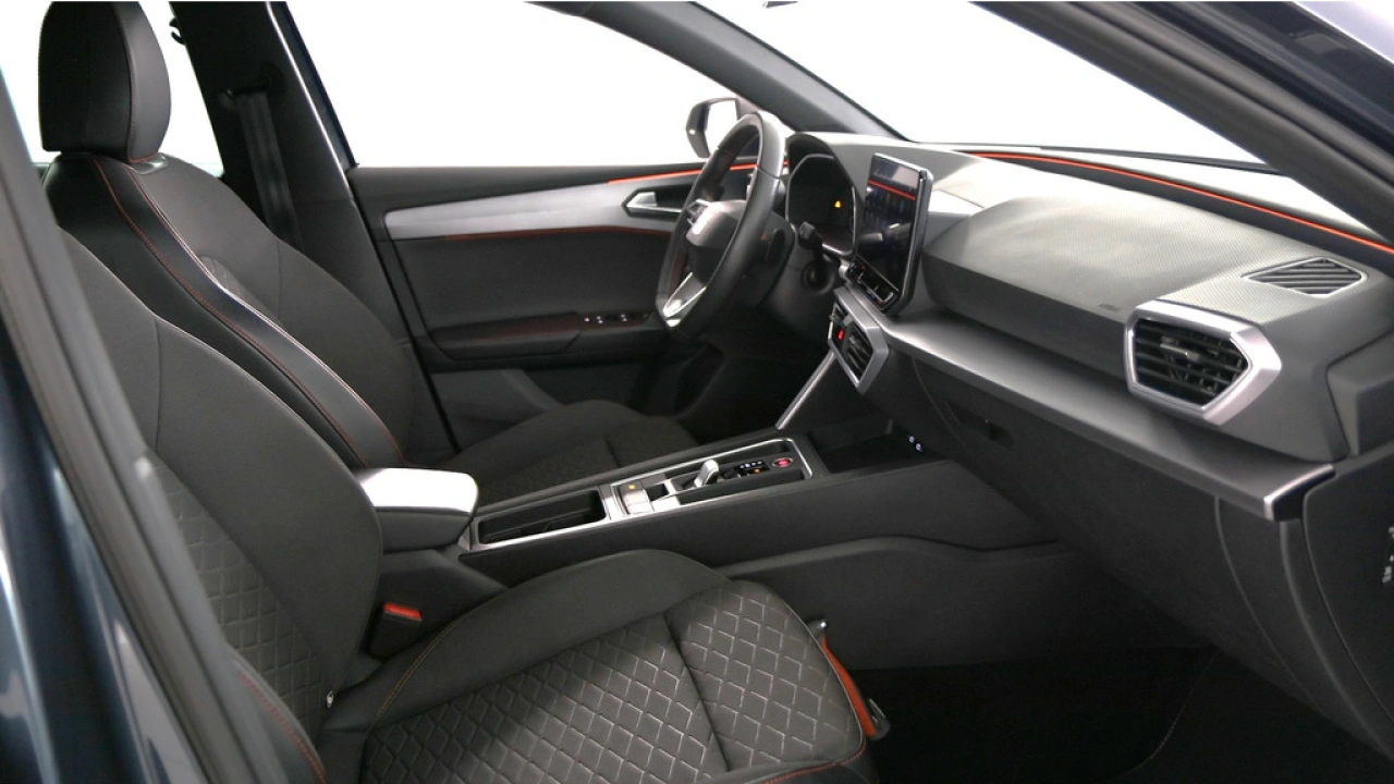 SEAT Leon Sportstourer 1.5 eTSI FR Business Intense