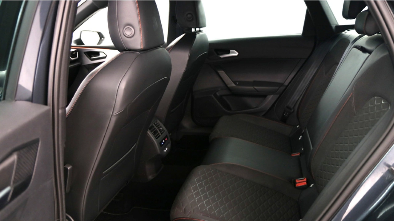 SEAT Leon Sportstourer 1.5 eTSI FR Business Intense