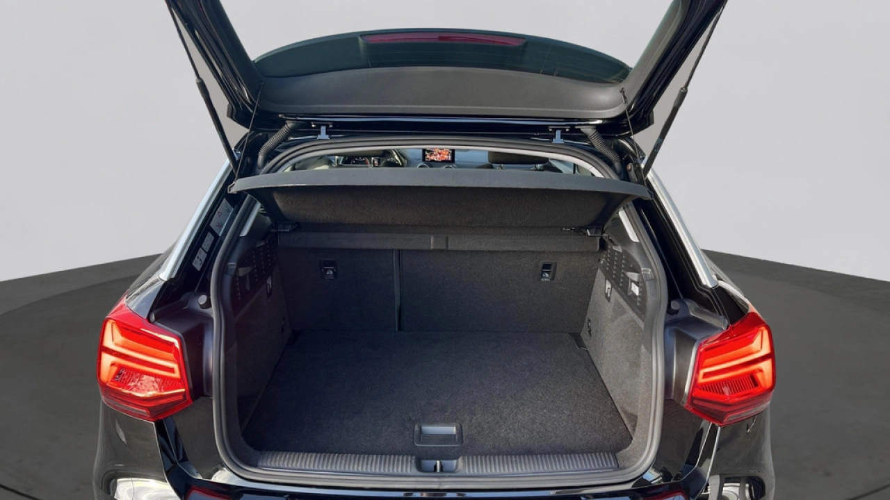 Audi Q2 30 TFSI 116PK #limited / Trekhaak / PDC V+A / 18''