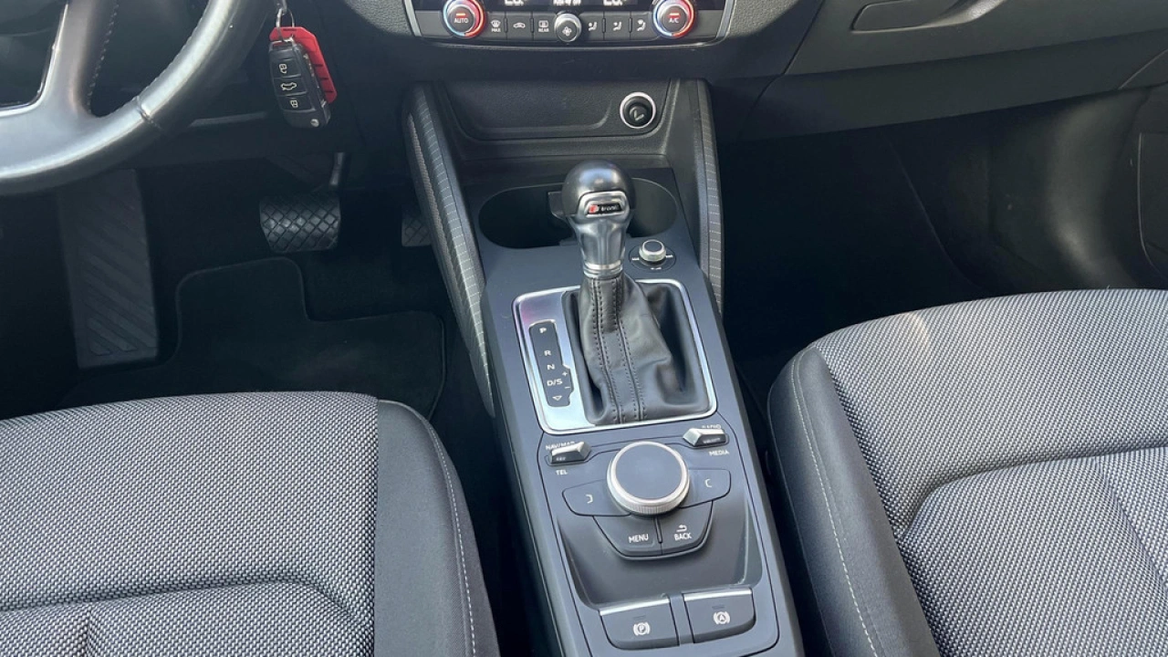 Audi Q2 30 TFSI 116PK #limited / Trekhaak / PDC V+A / 18''