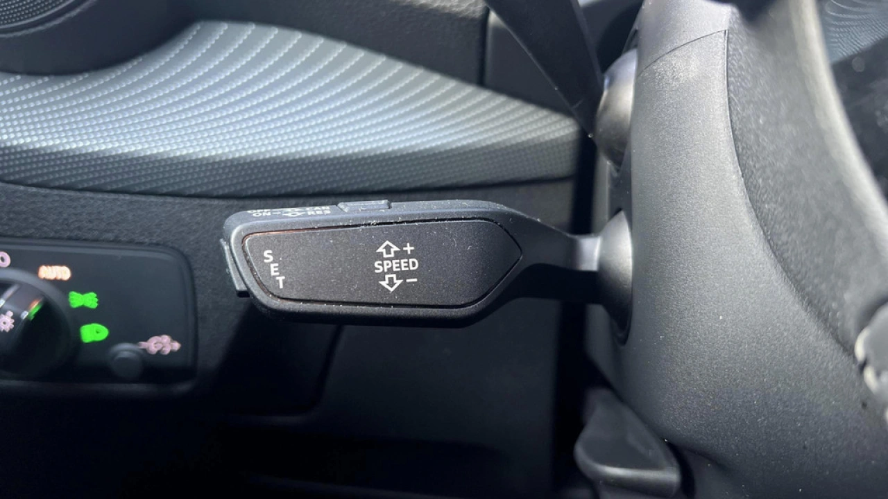 Audi Q2 30 TFSI 116PK #limited / Trekhaak / PDC V+A / 18''