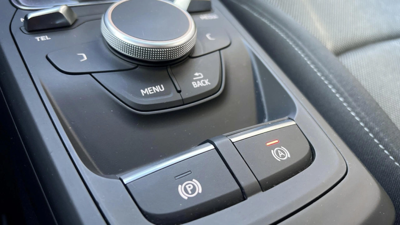 Audi Q2 30 TFSI 116PK #limited / Trekhaak / PDC V+A / 18''