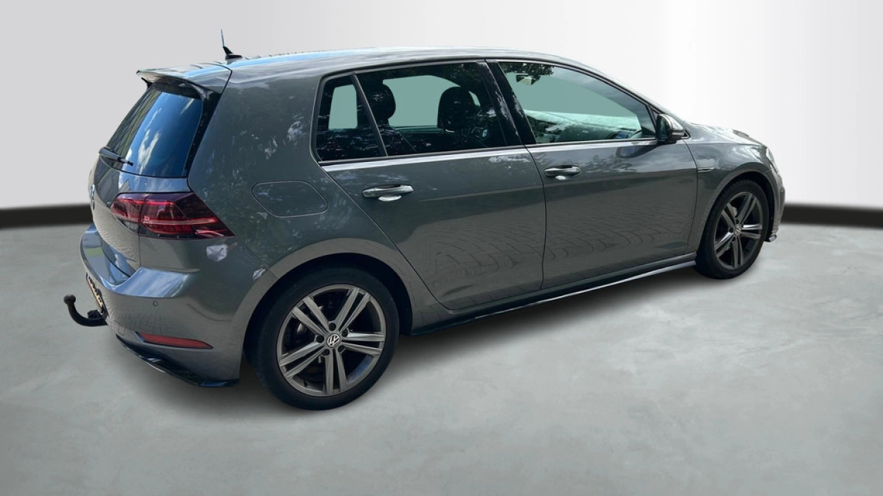 Volkswagen Golf 1.0 TSI 110pk Highline Business R