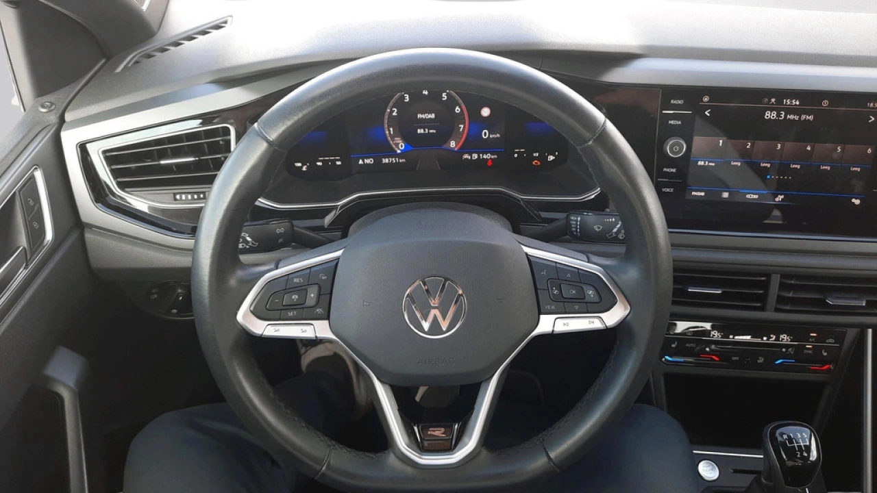 Volkswagen Polo 1.0 TSI R-Line | Navigatie | Leer | Camera | 17