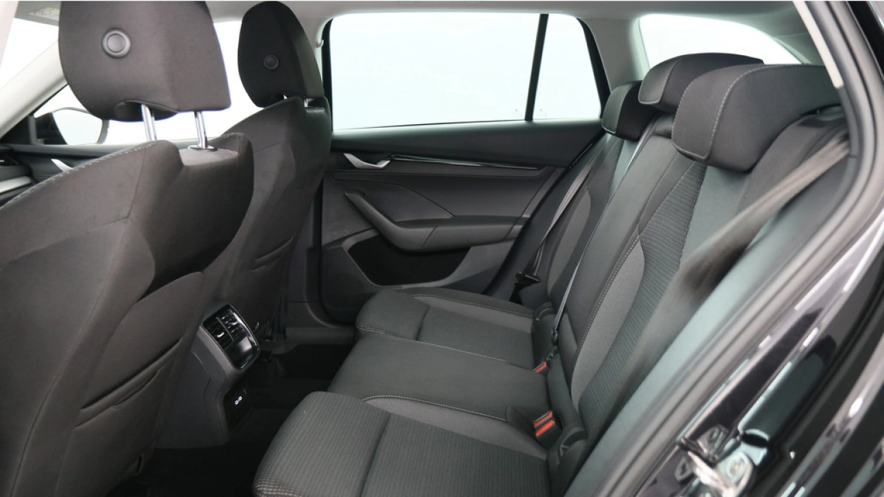 Škoda Octavia Combi 1.5 TSI 115pk MHEV Business Edition DSG