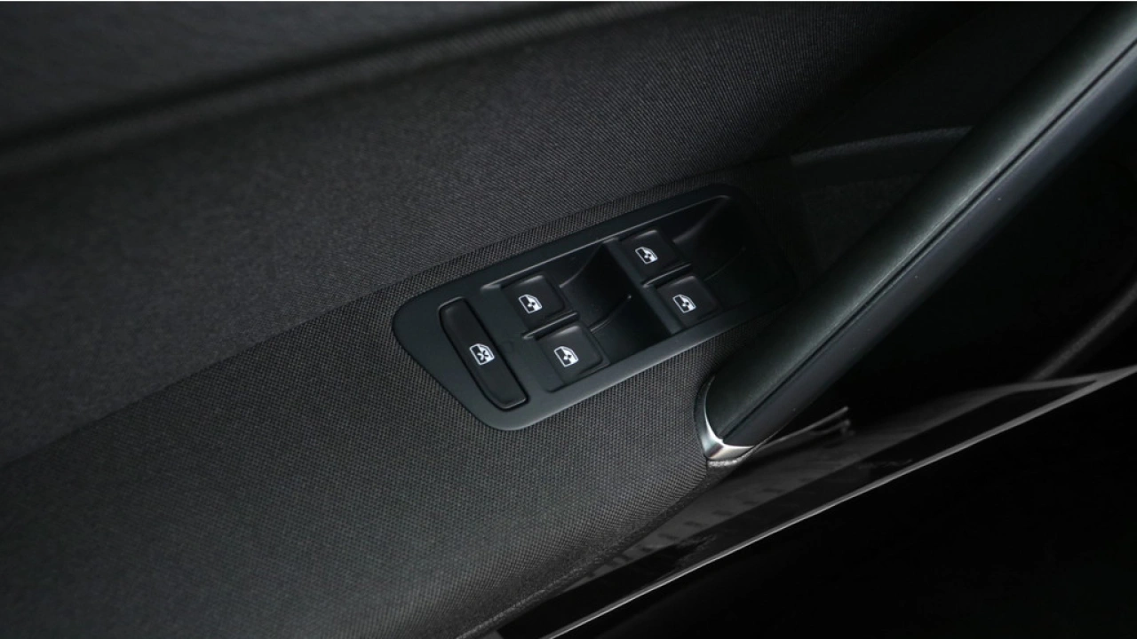 Volkswagen e-Golf E-DITION 36 kW 136pk Navigatie Warmtepomp Dynaudio