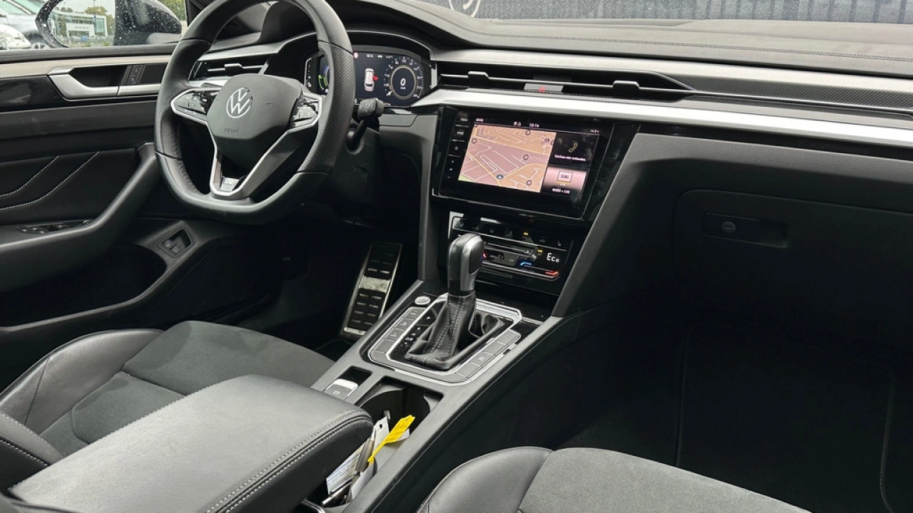 Volkswagen Arteon Shooting Brake 1.4 TSI 218pk DSG eHybrid R-Line Navigatie Pro Panoramadak 360 Camera