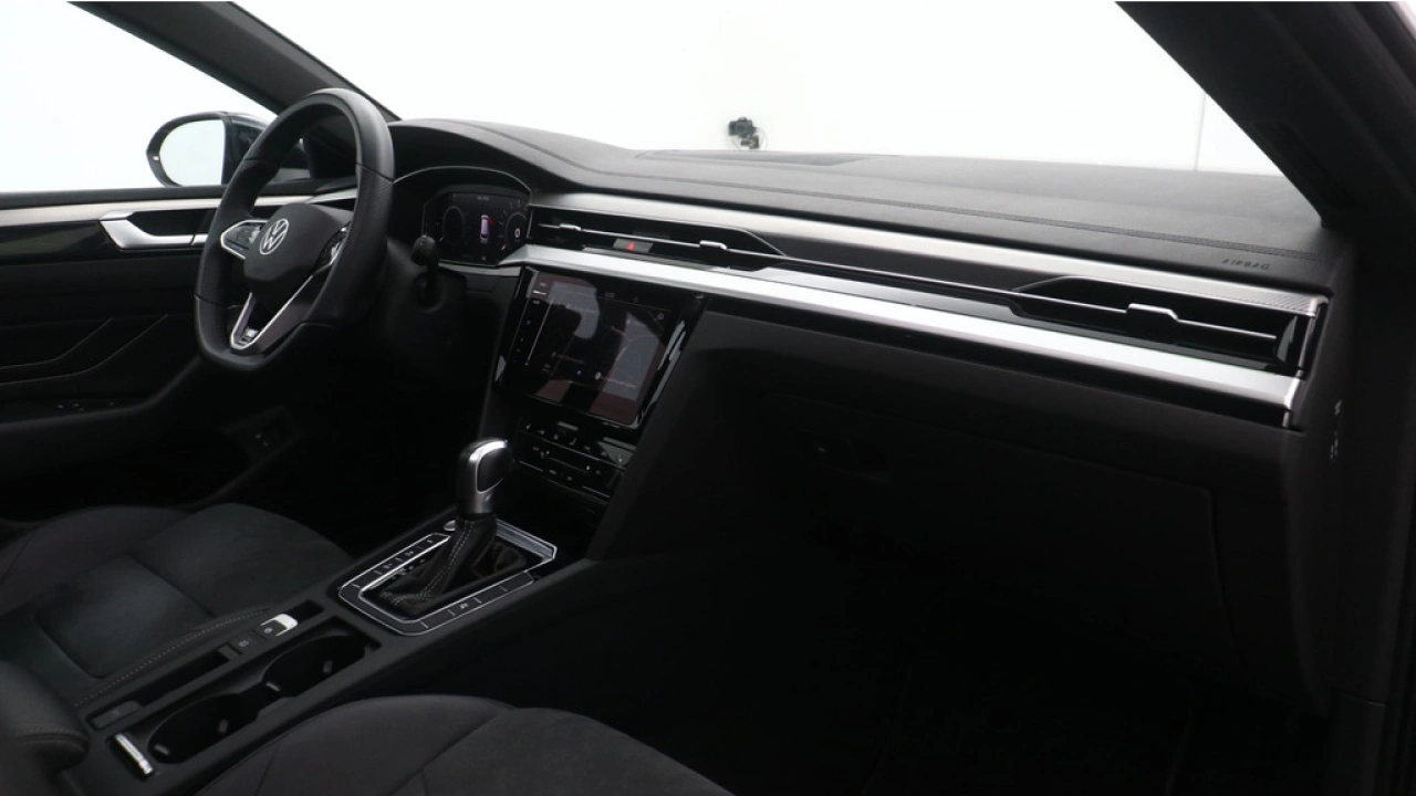 Volkswagen Arteon Shooting Brake 1.4 TSI 218pk eHybrid R-Line Navigatie Pro Panoramadak 360 Camera