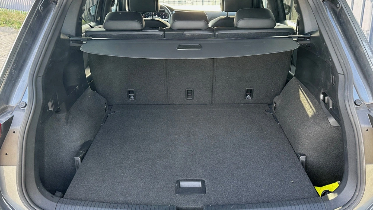 Volkswagen Tiguan Allspace 1.5 TSI 150pk DSG R-Line Business 5P. Navigatie Trekhaak