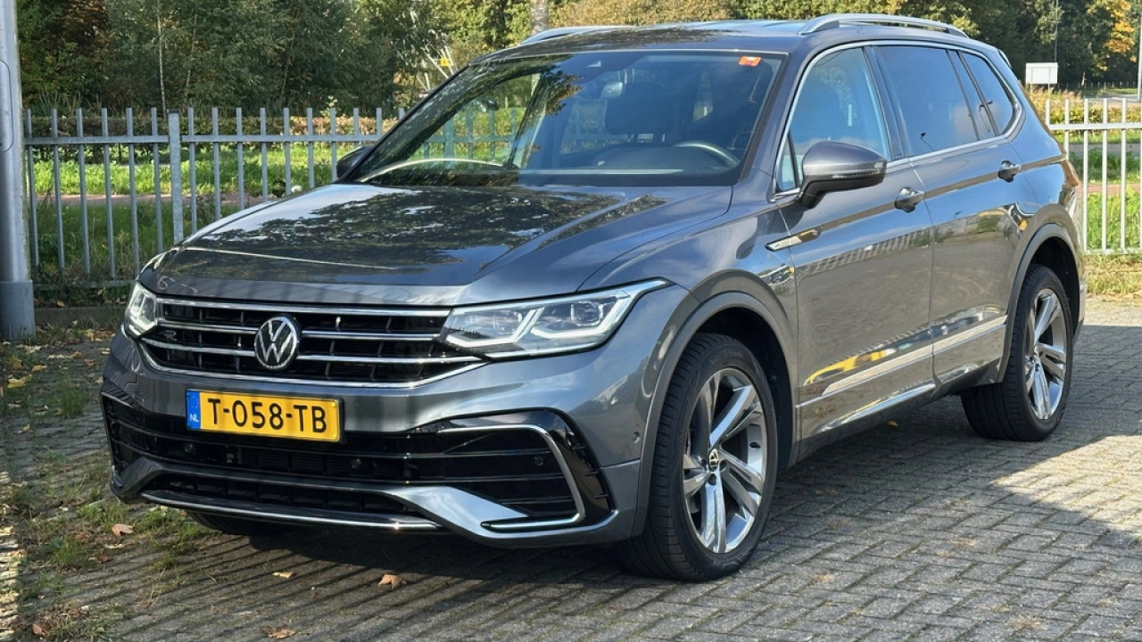 Volkswagen Tiguan Allspace 1.5 TSI 150pk DSG R-Line Business 5P. Navigatie Trekhaak