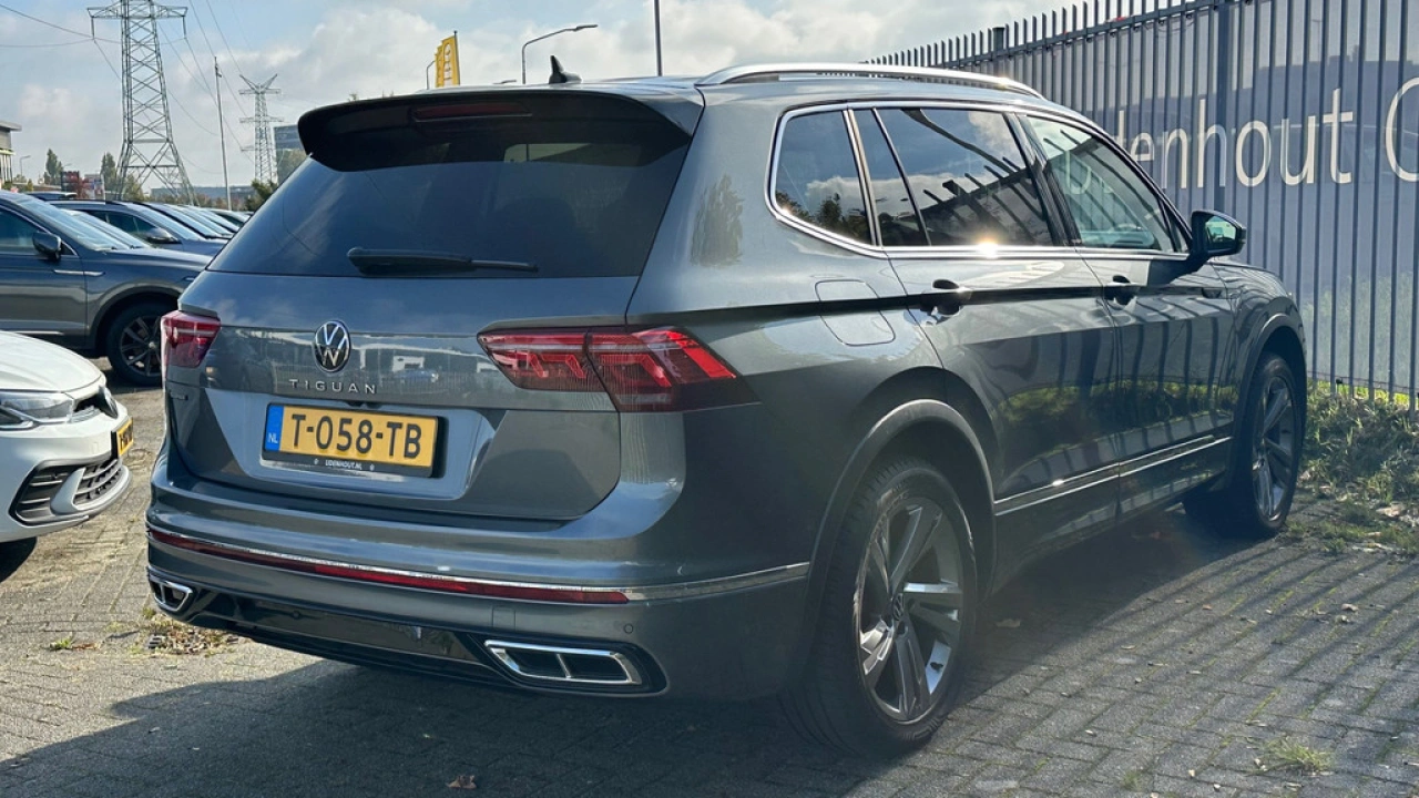Volkswagen Tiguan Allspace 1.5 TSI 150pk DSG R-Line Business 5P. Navigatie Trekhaak