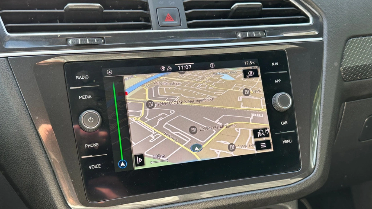 Volkswagen Tiguan Allspace 1.5 TSI 150pk DSG R-Line Business 5P. Navigatie Trekhaak